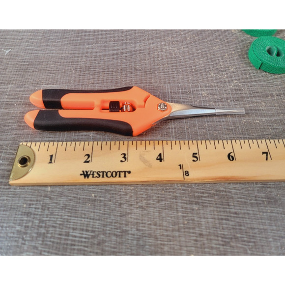 8 Pcs Garden Set. 4 Trimming Scissors, Sharpener, Gloves (M), 2 Plant Tie Rolls - Picture 6 of 9